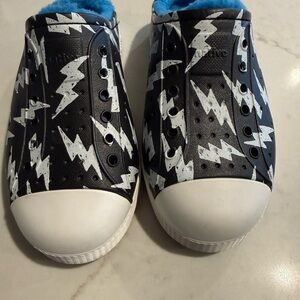 Native Shoes Kids NWOT Lightning Print Slip-Ons - Black/White blue inside